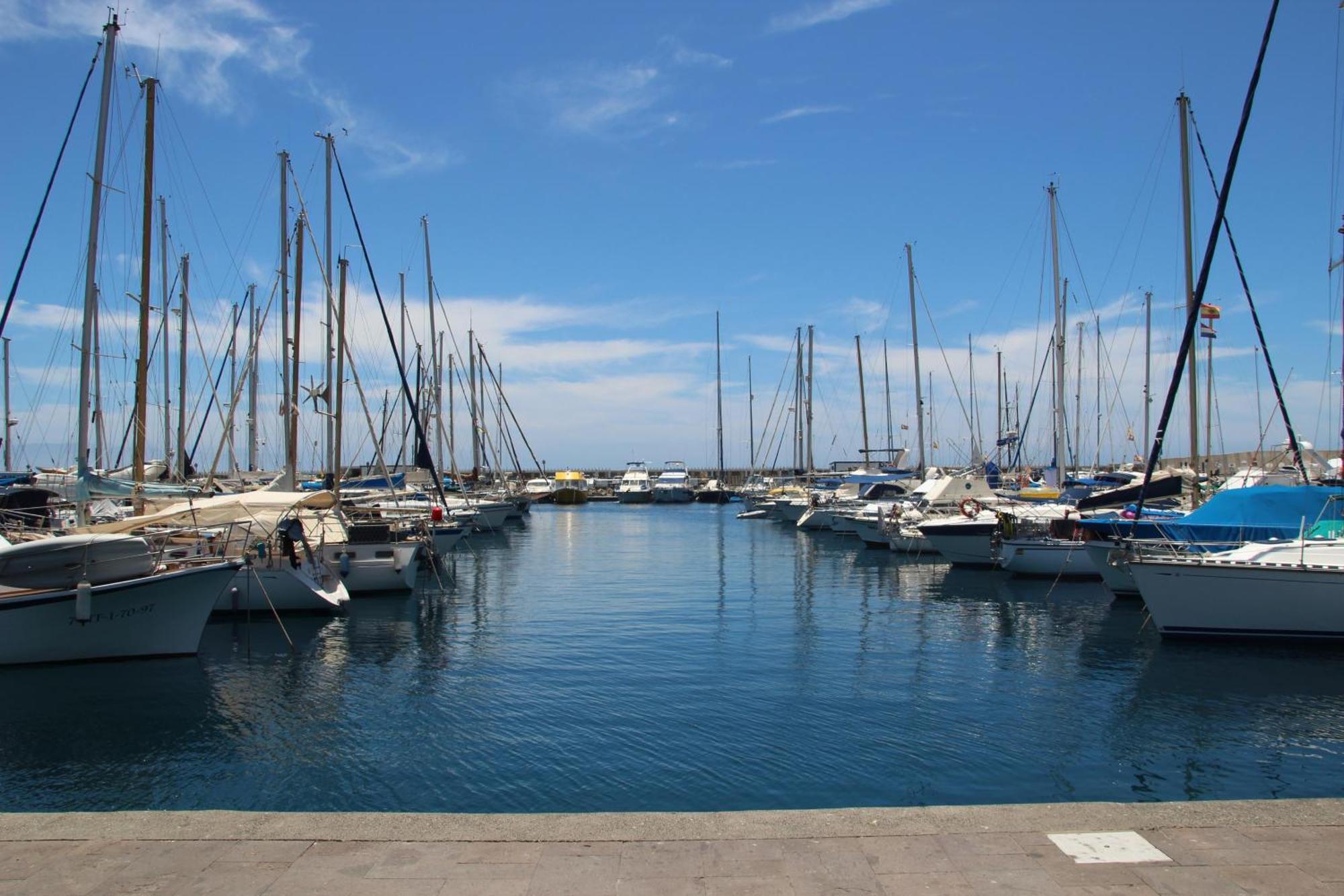 Sunstay Seaside Flat I Puerto Marina Apartment *